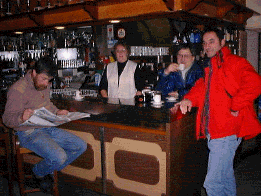 toujours jean,tres studieux,la patronne,un client et l'operateur de la radio locale en train de boire son caf..